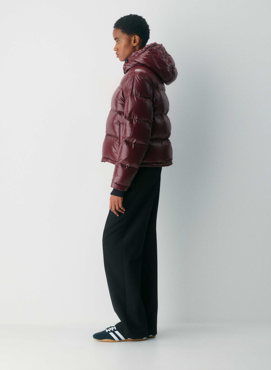 the super puff shorty - hochglänzendes pflaumen-burgund