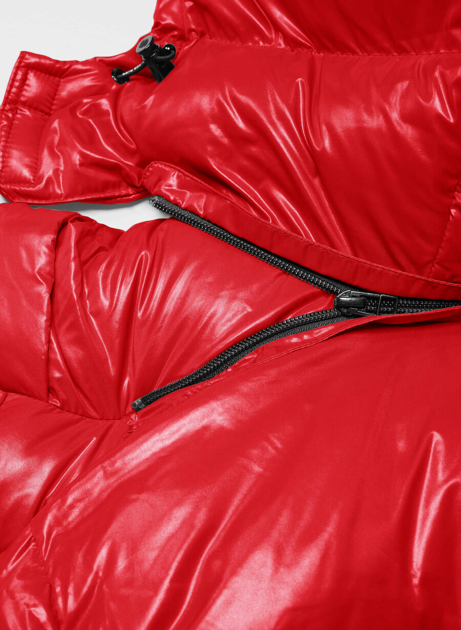 the super puff shorty – hochglänzendes prosperity red