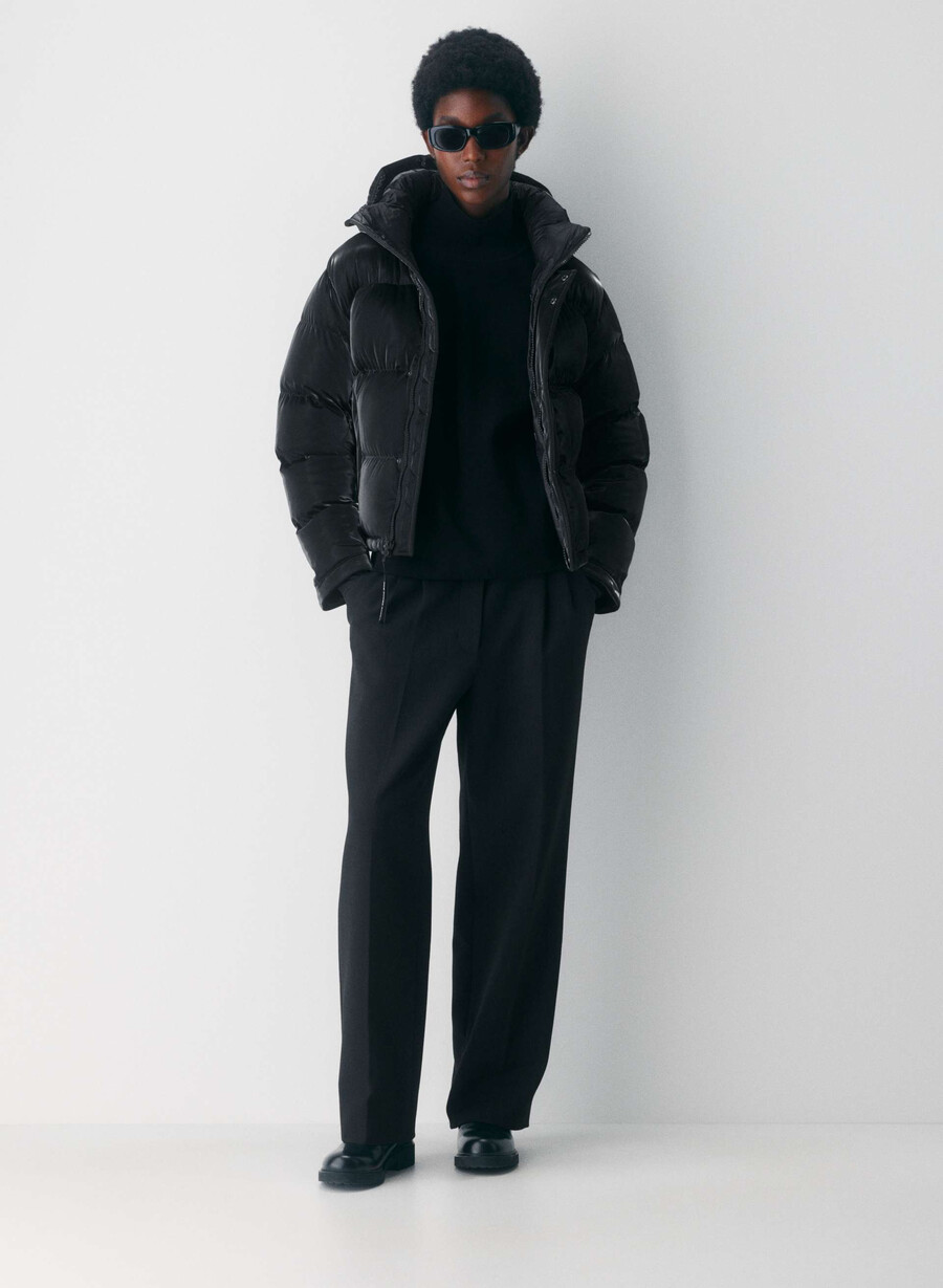 the super puff shorty - liquid shine black