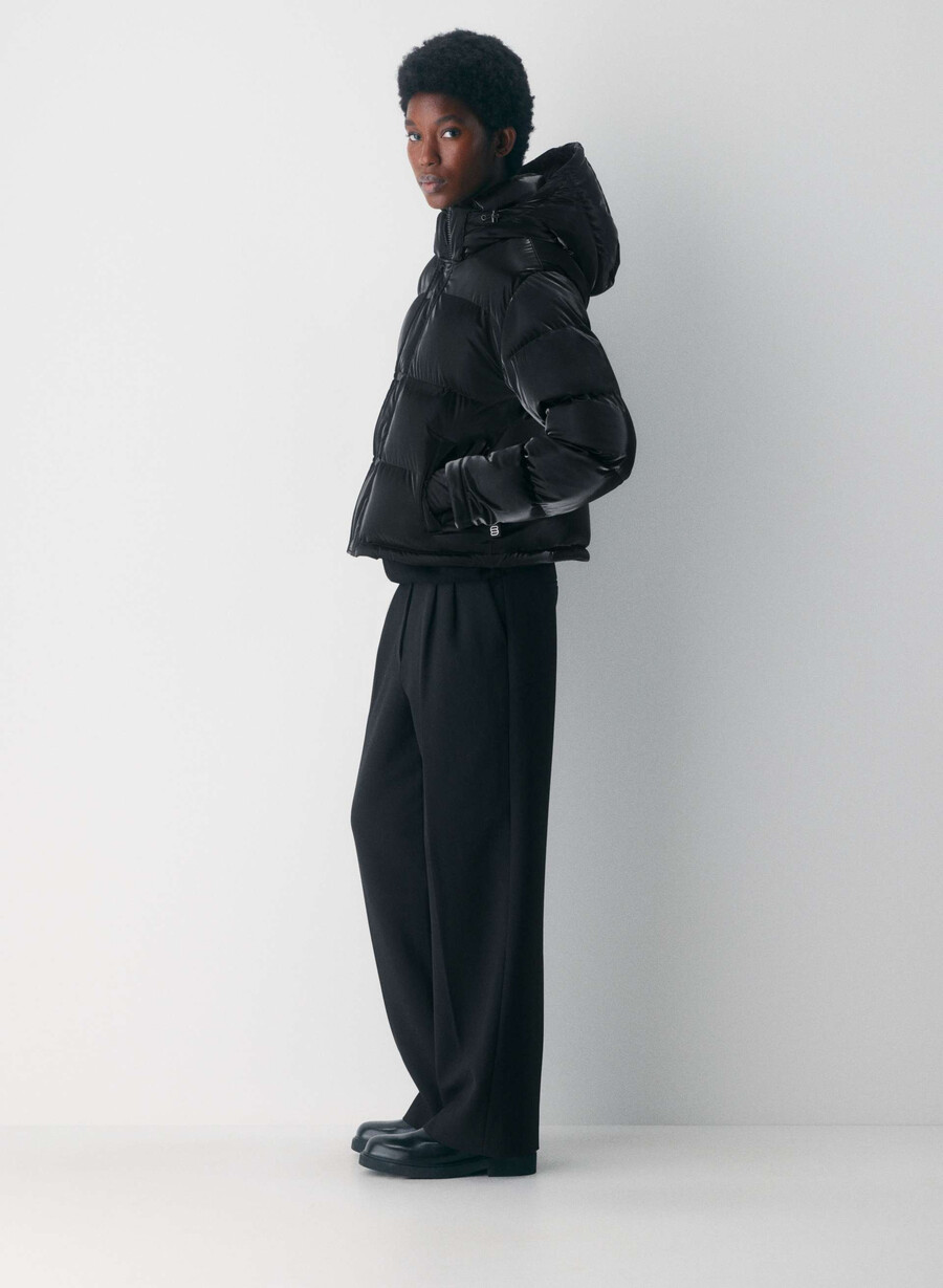 the super puff shorty - liquid shine black