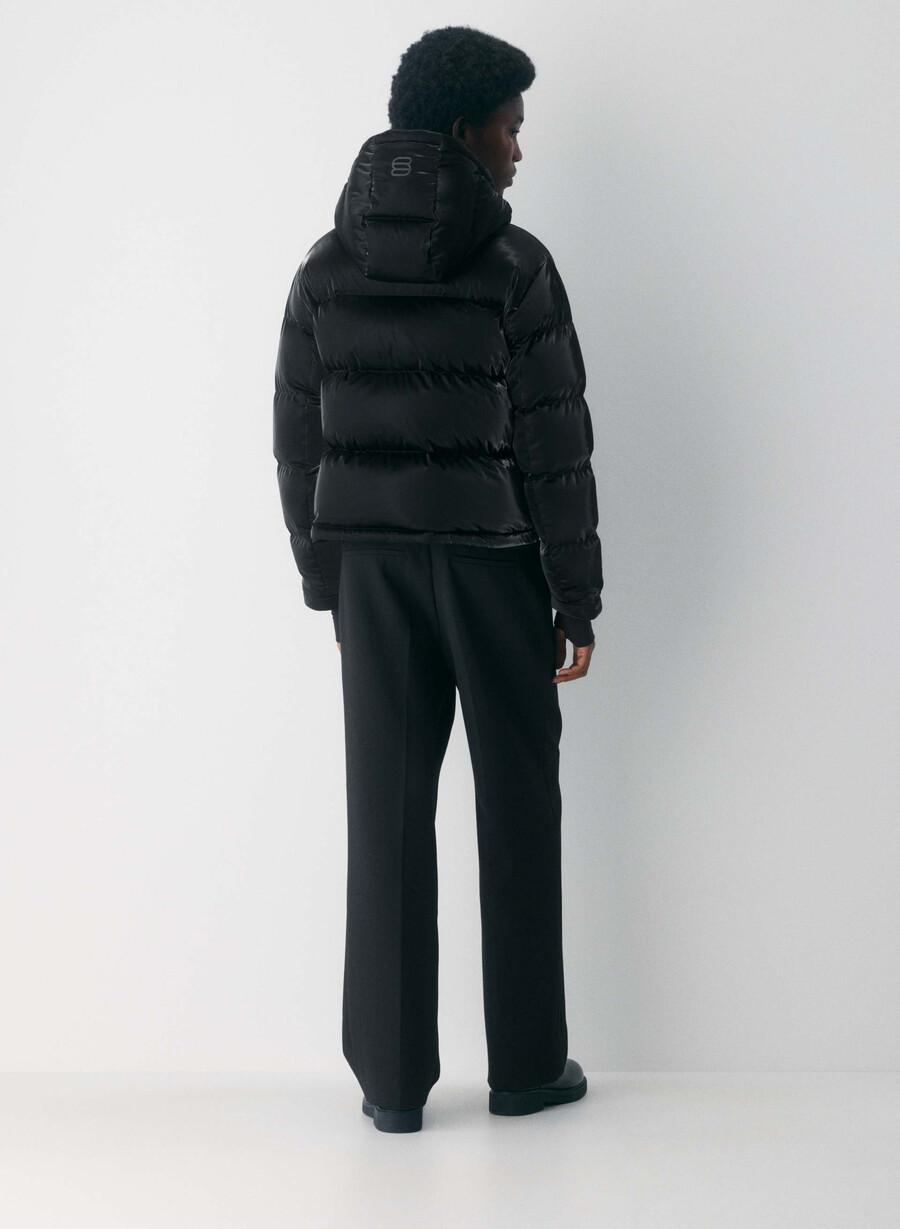 the super puff shorty - liquid shine black