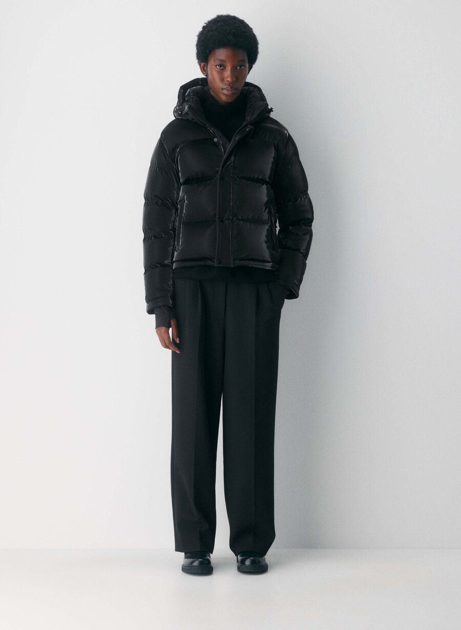 the super puff shorty - liquid shine black