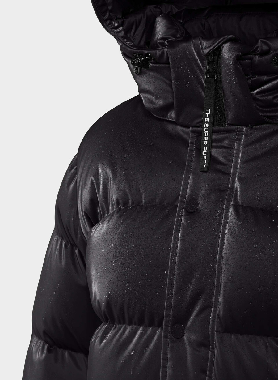 the super puff shorty - liquid shine black