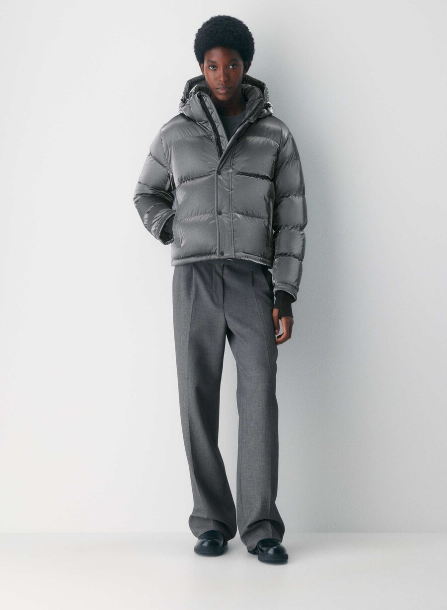 the super puff shorty - liquid shine coal grey