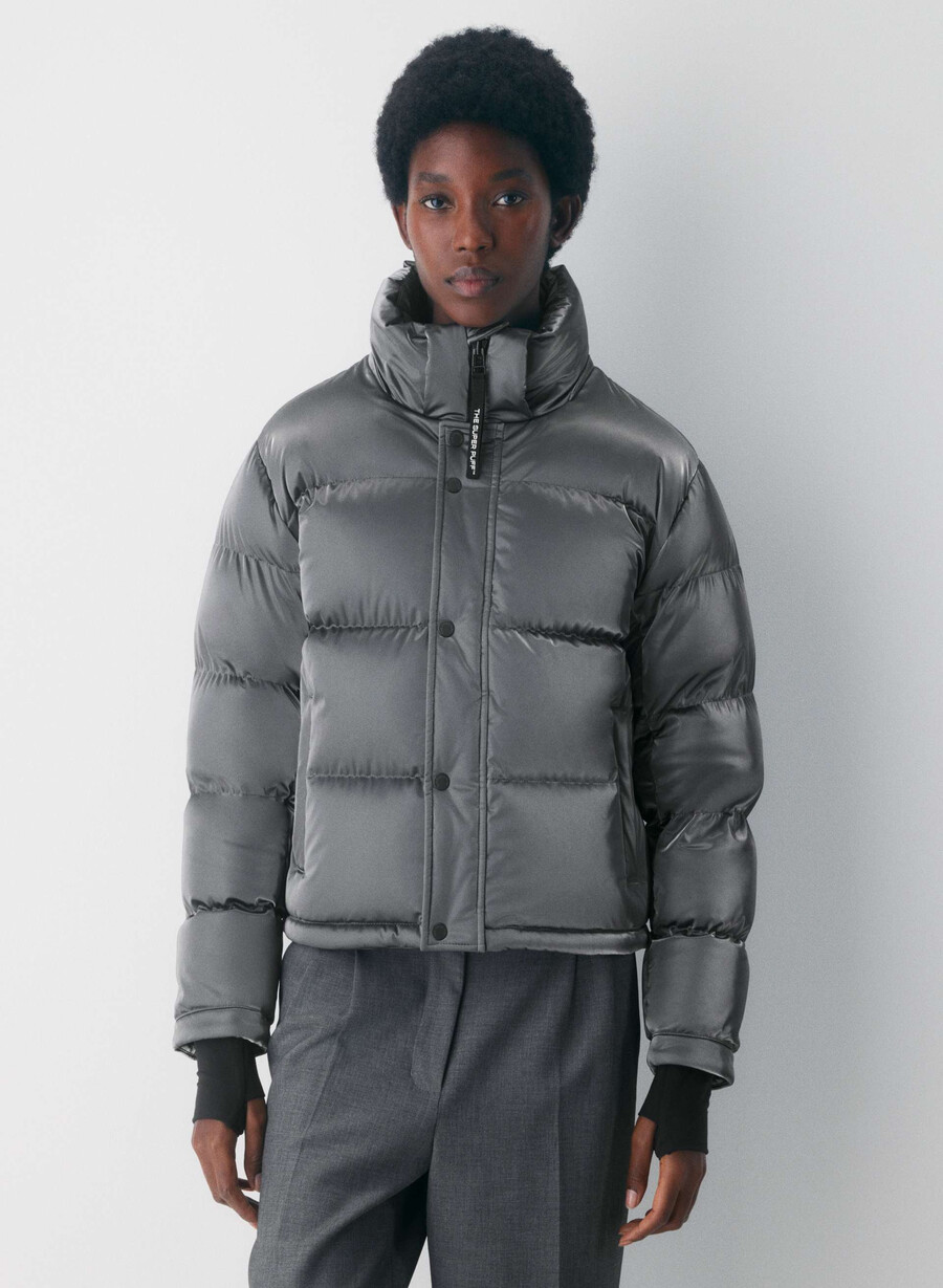 the super puff shorty - liquid shine coal grey