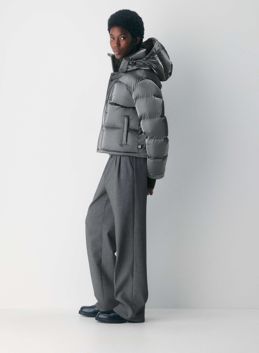 the super puff shorty - liquid shine coal grey