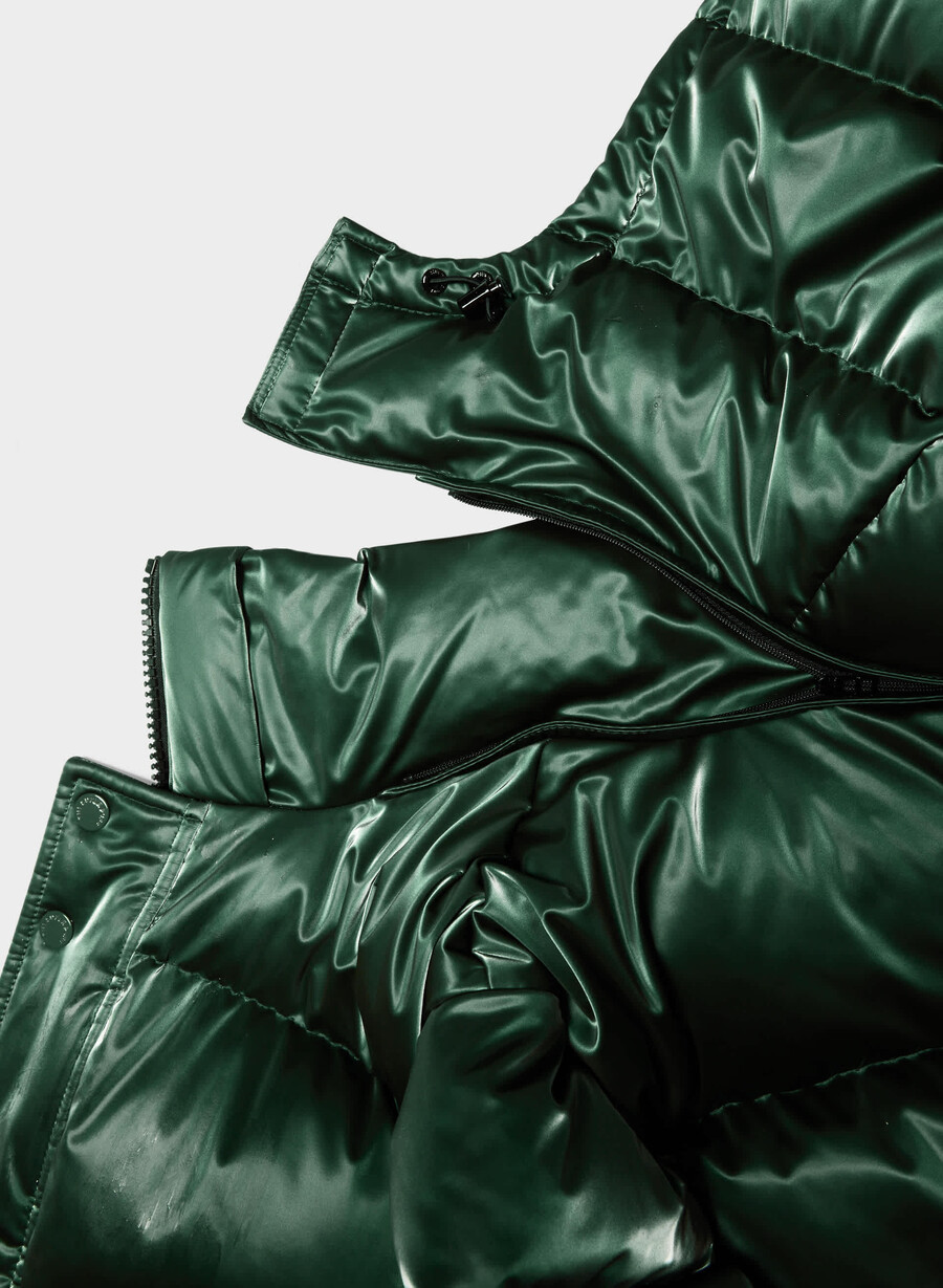 the super puff shorty - liquid shine campus green