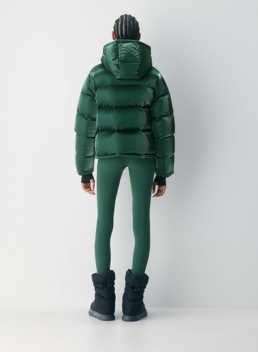 the super puff shorty - liquid shine campus green