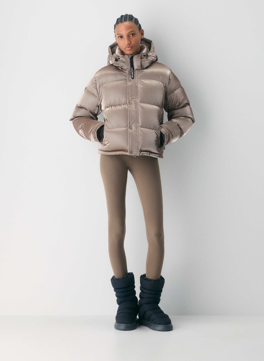 the super puff shorty - liquid shine modern taupe