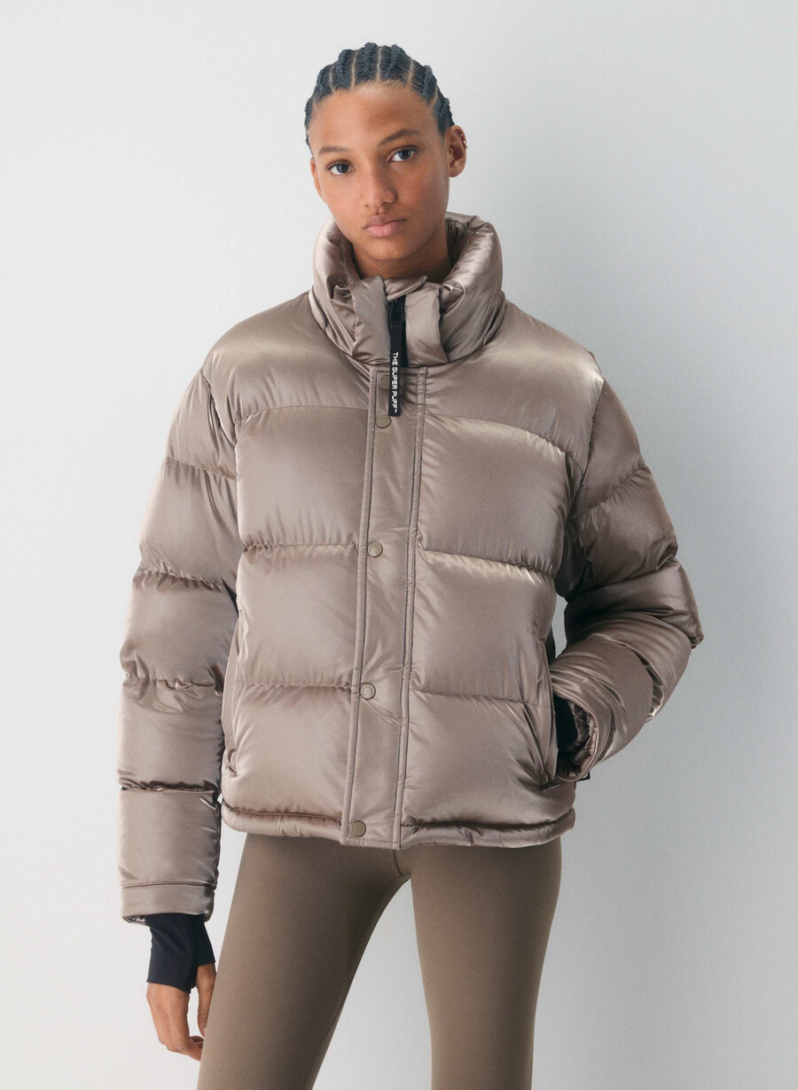 the super puff shorty - liquid shine modern taupe