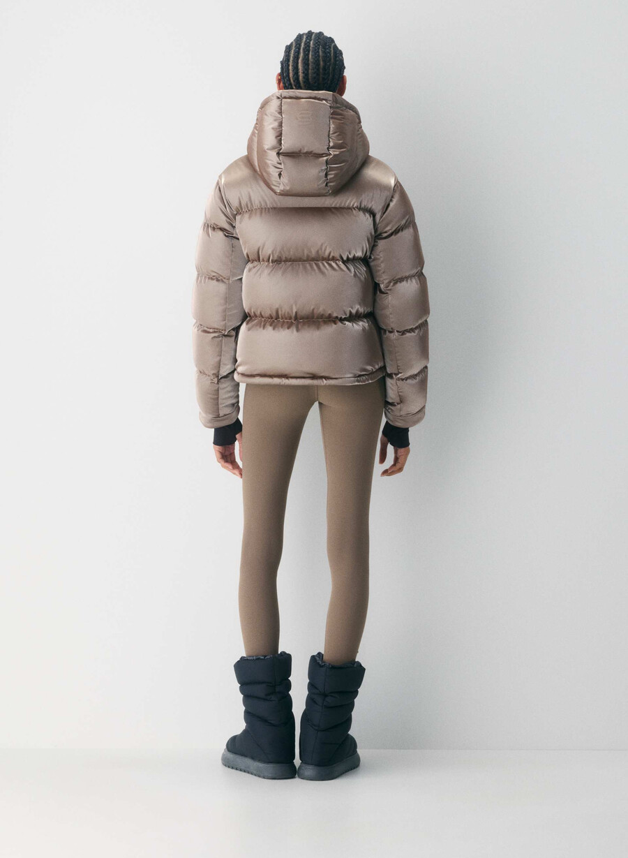 the super puff shorty - liquid shine modern taupe