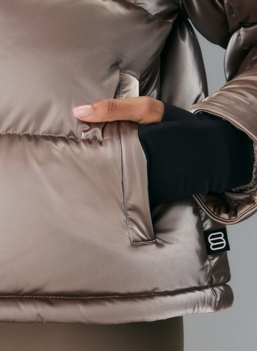 the super puff shorty - liquid shine modern taupe