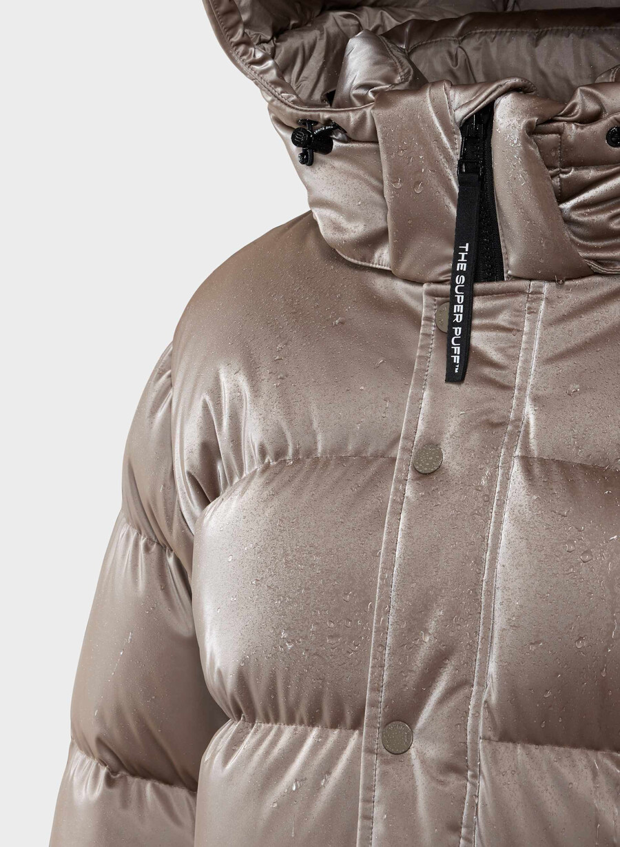 the super puff shorty - liquid shine modern taupe