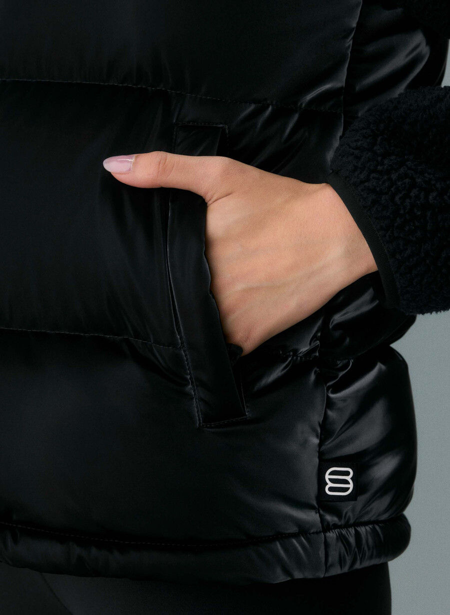 die super puff weste – liquid shine schwarz