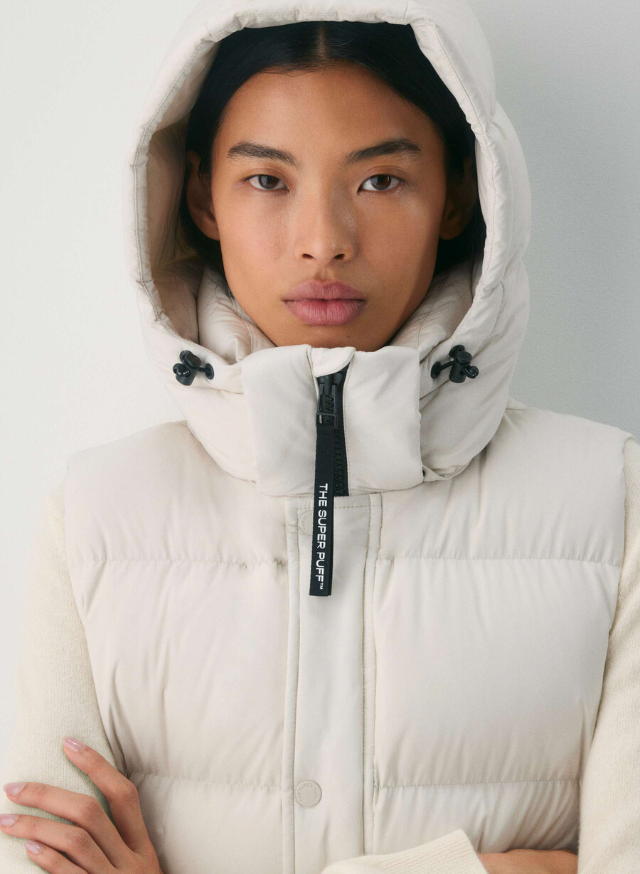 the super puff shorty vest - climatte matte pearl