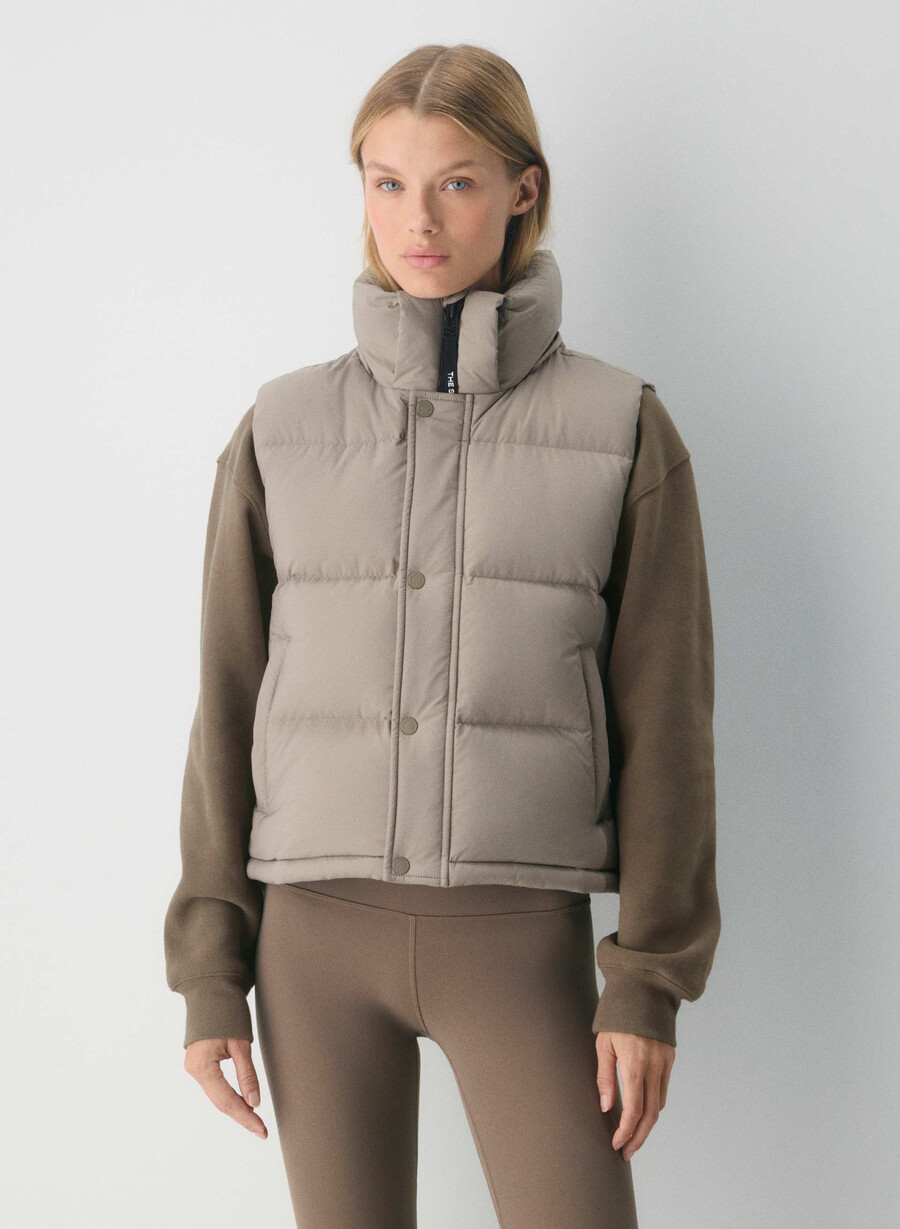 the super puff shorty vest - climatte modern taupe