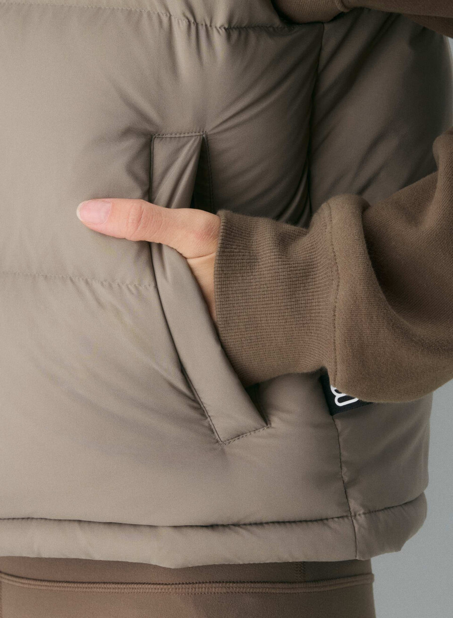 the super puff shorty vest - climatte modern taupe