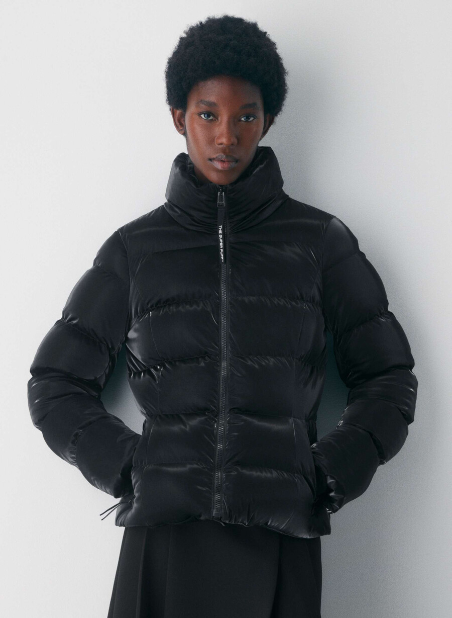 der supersnug puff - liquid shine schwarz