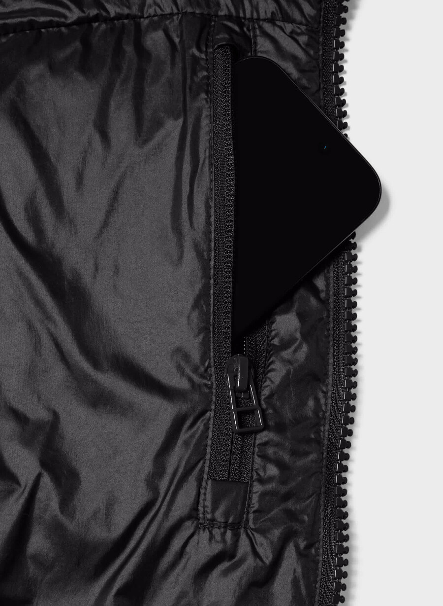 der supersnug puff - liquid shine schwarz