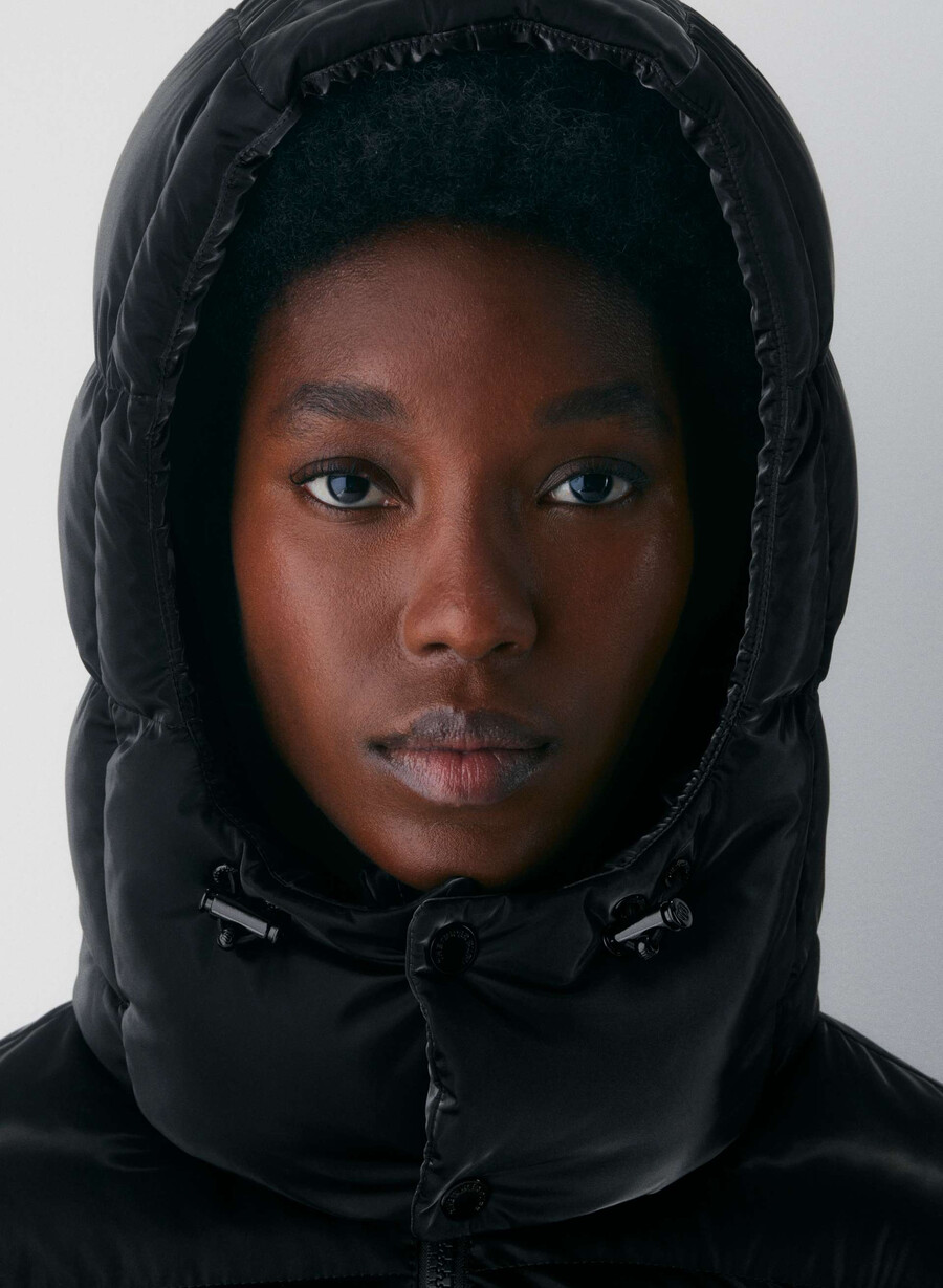 der supersnug puff - liquid shine schwarz
