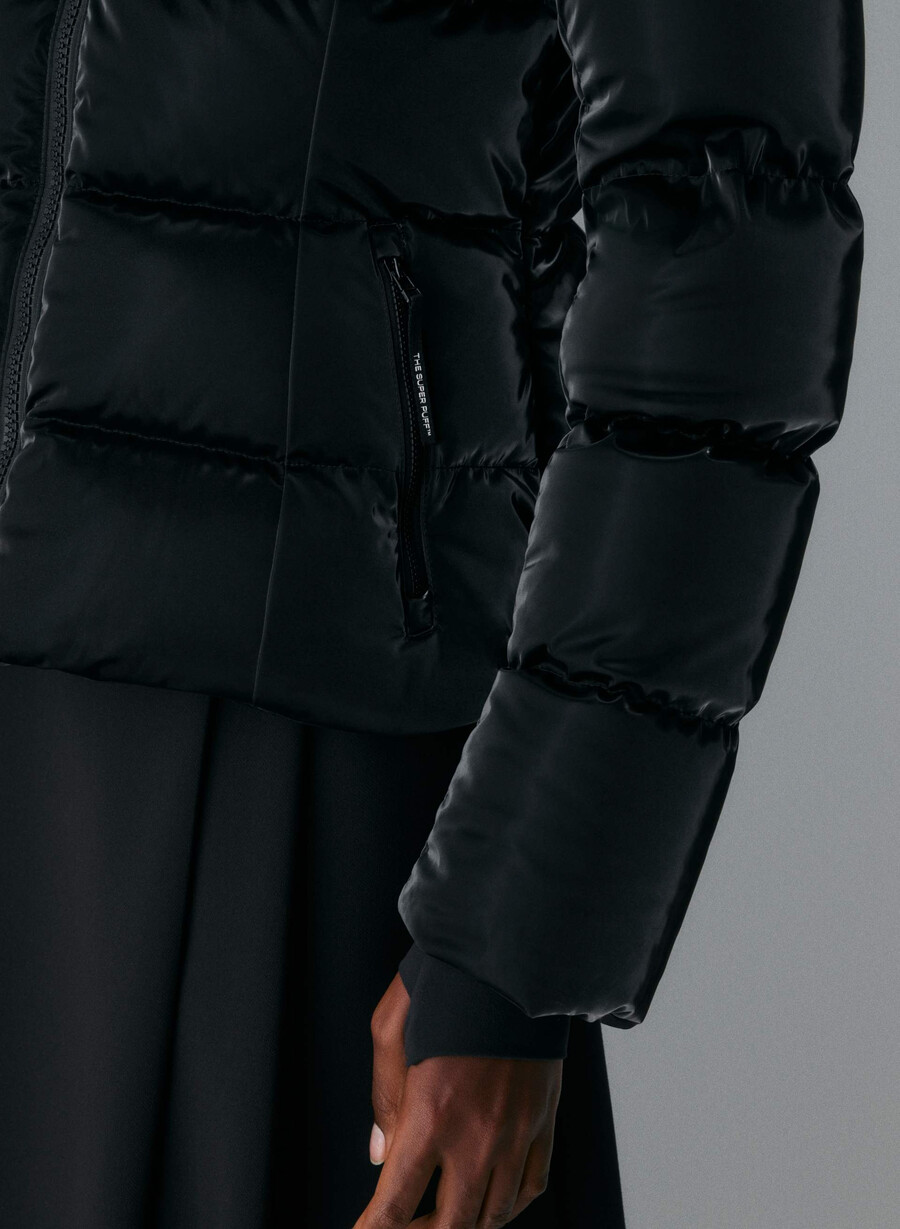 der supersnug puff - liquid shine schwarz