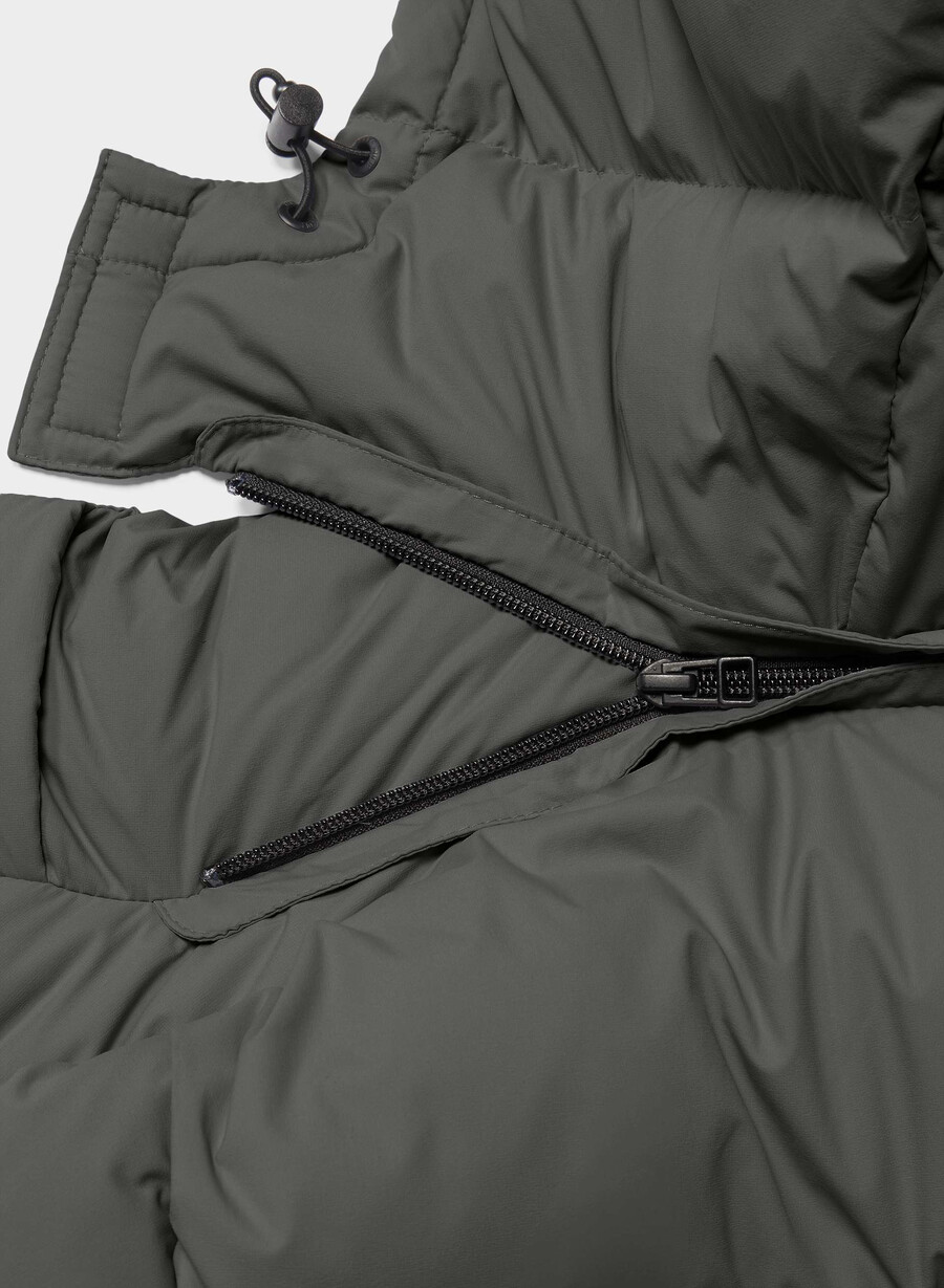 the super puff long - climatte coal grey