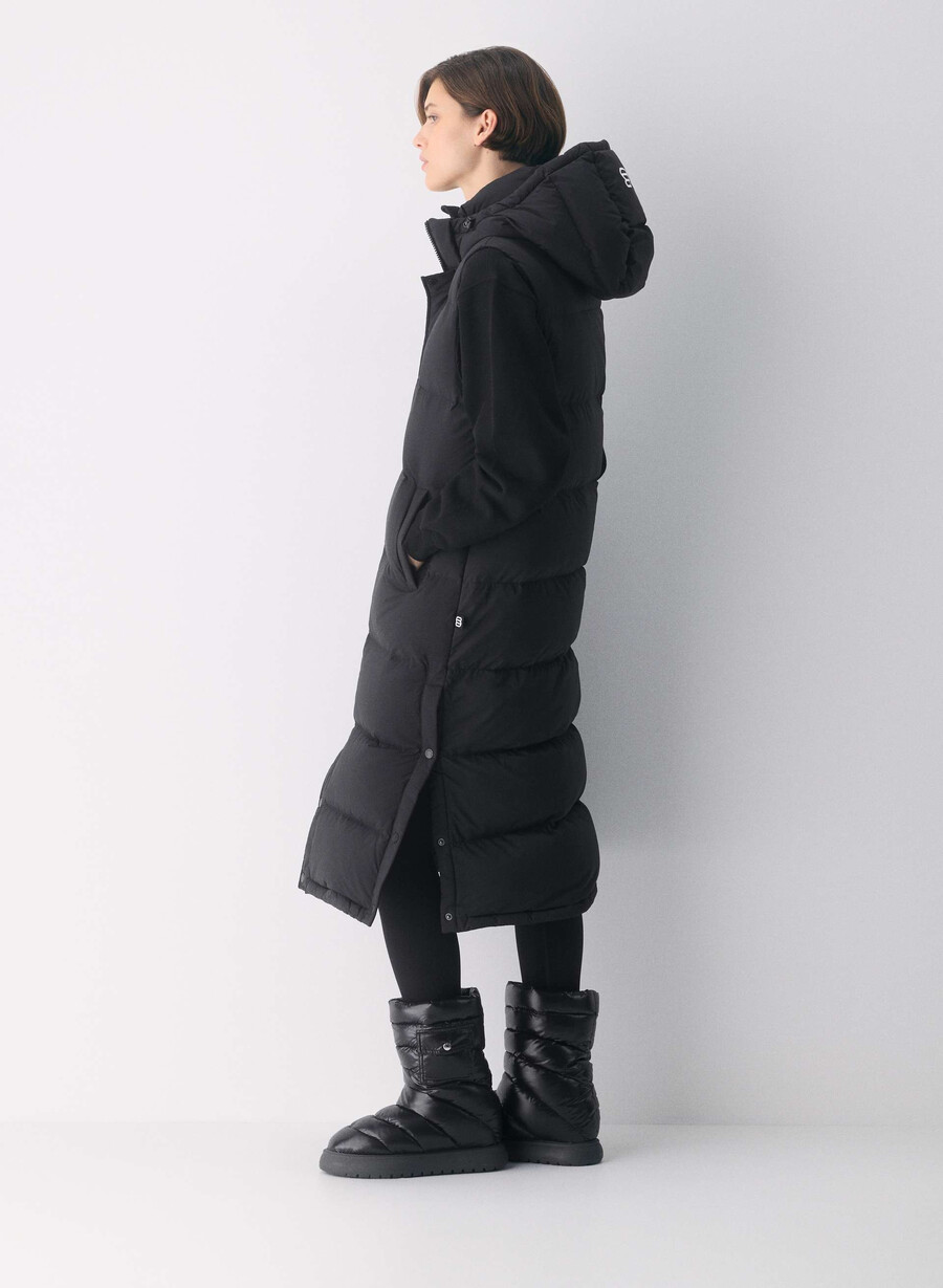 the super puff long vest - climatte black