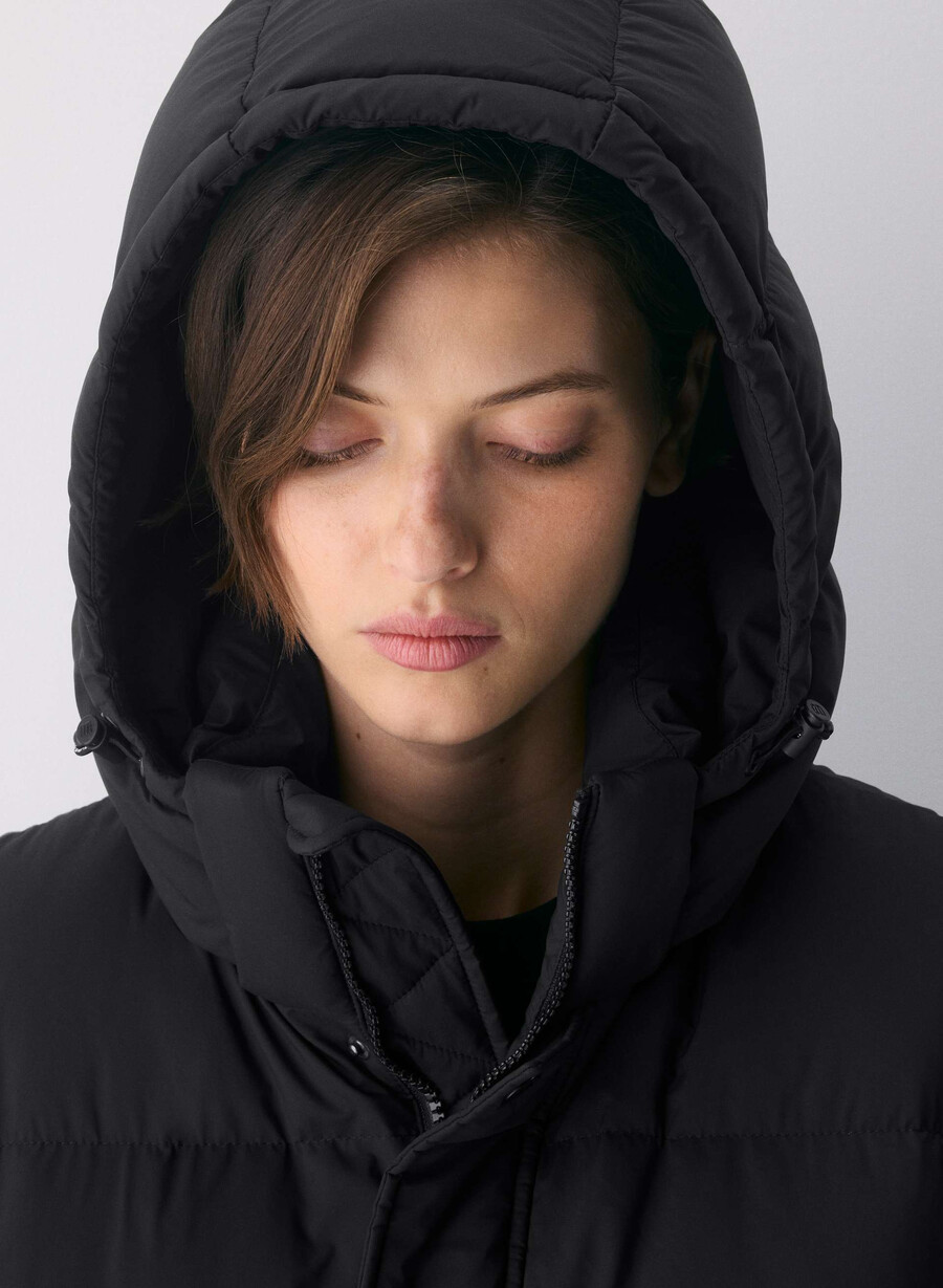 the super puff long vest - climatte black