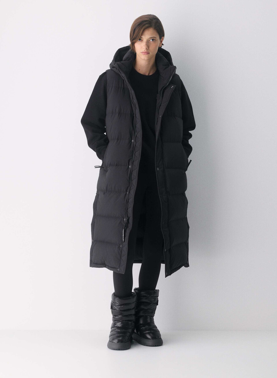 the super puff long vest - climatte black