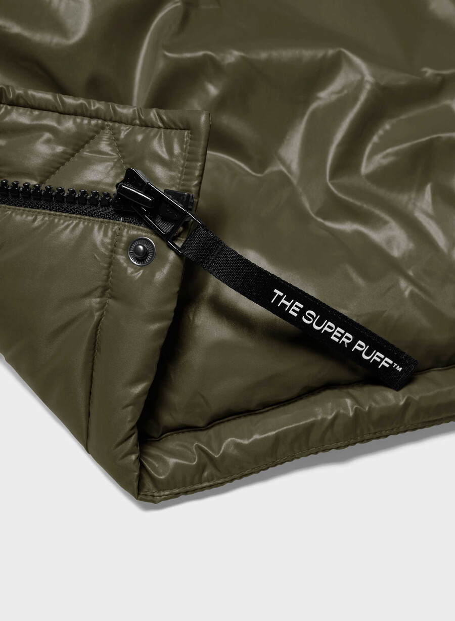 the super puff mittel-hochglanz dunkeloliv