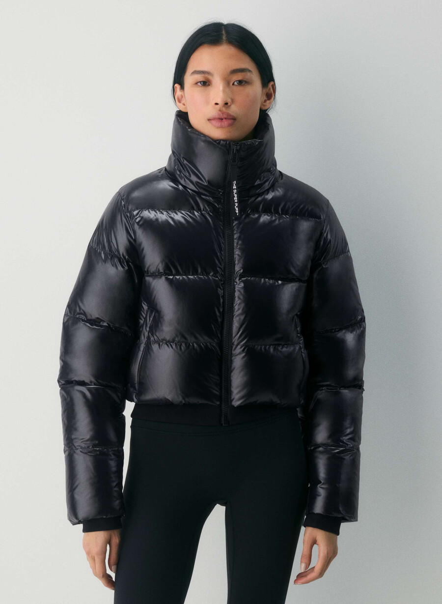 der super resort puff – hochglänzendes schwarz