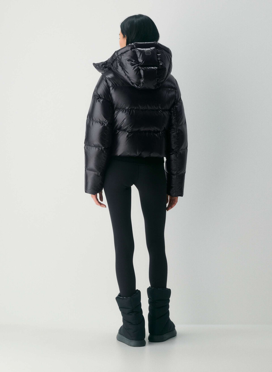 der super resort puff – hochglänzendes schwarz